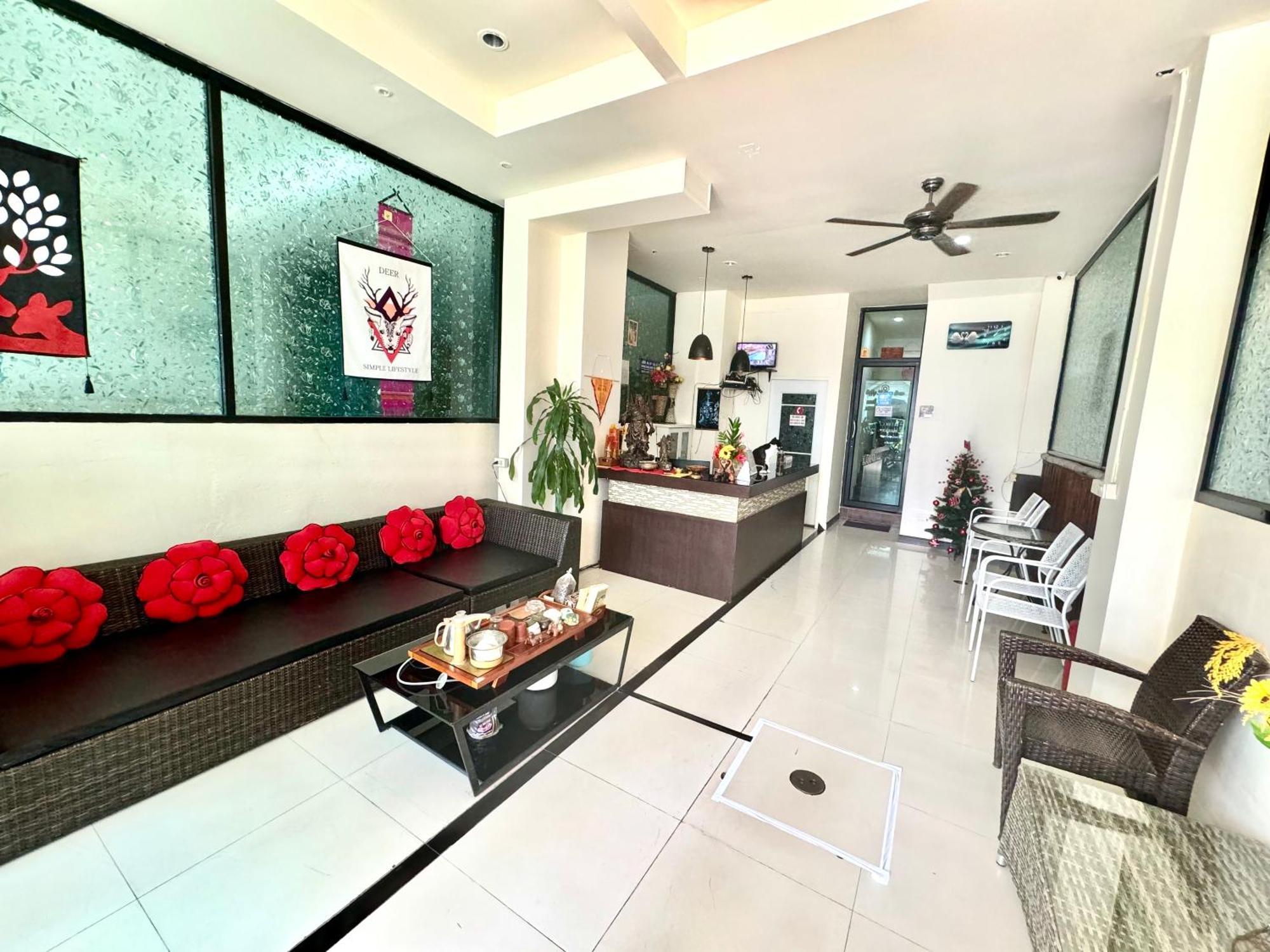 Happy 99 Guest House Patong Buitenkant foto