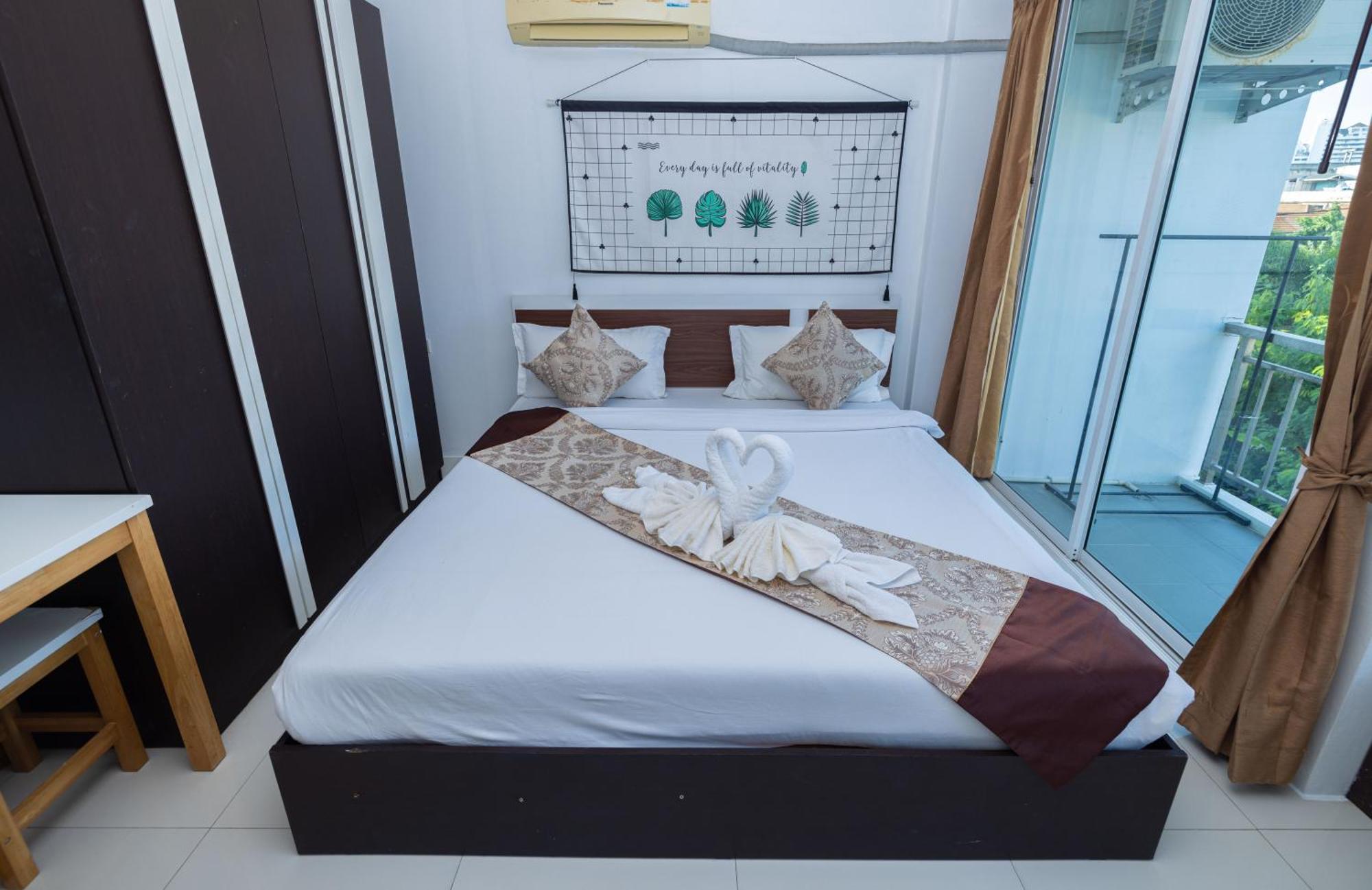 Happy 99 Guest House Patong Buitenkant foto