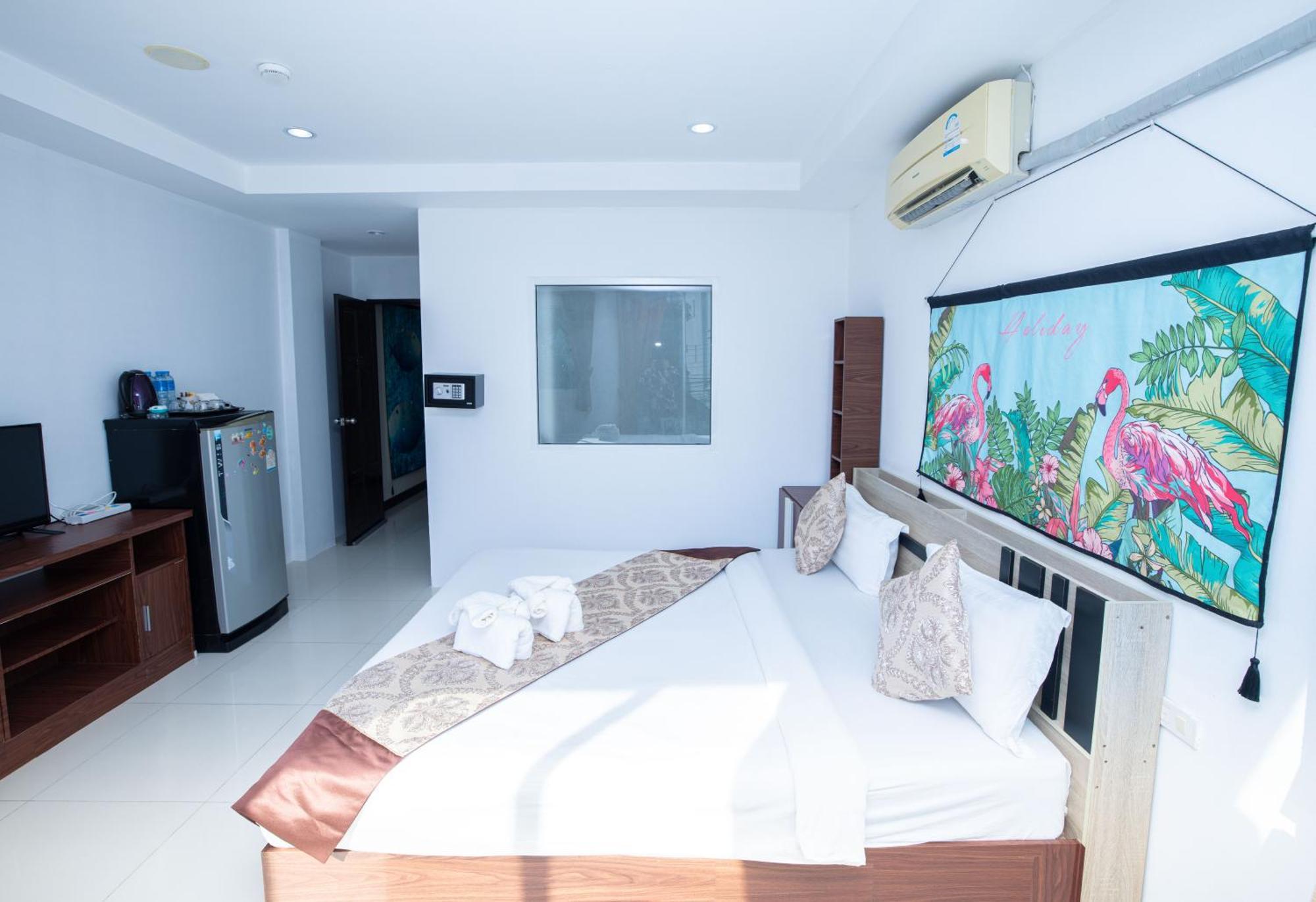 Happy 99 Guest House Patong Buitenkant foto