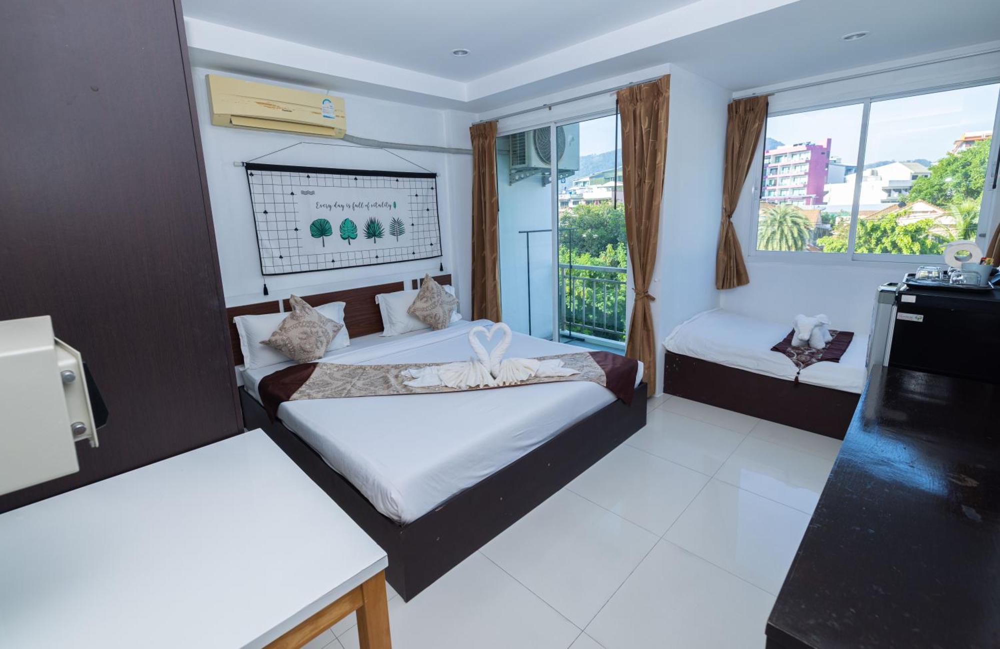 Happy 99 Guest House Patong Buitenkant foto