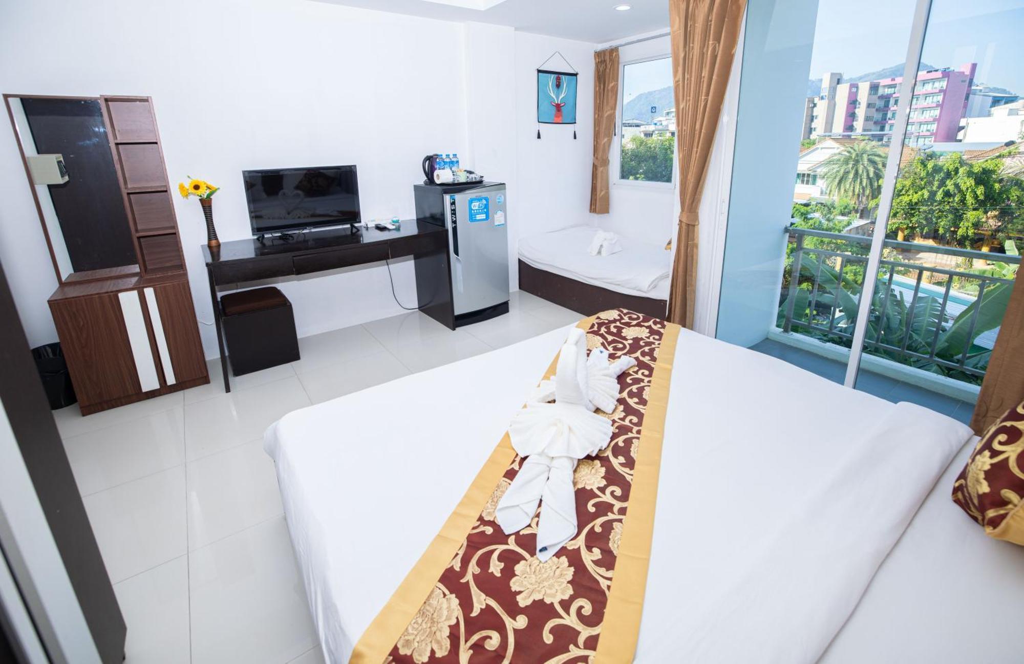 Happy 99 Guest House Patong Buitenkant foto