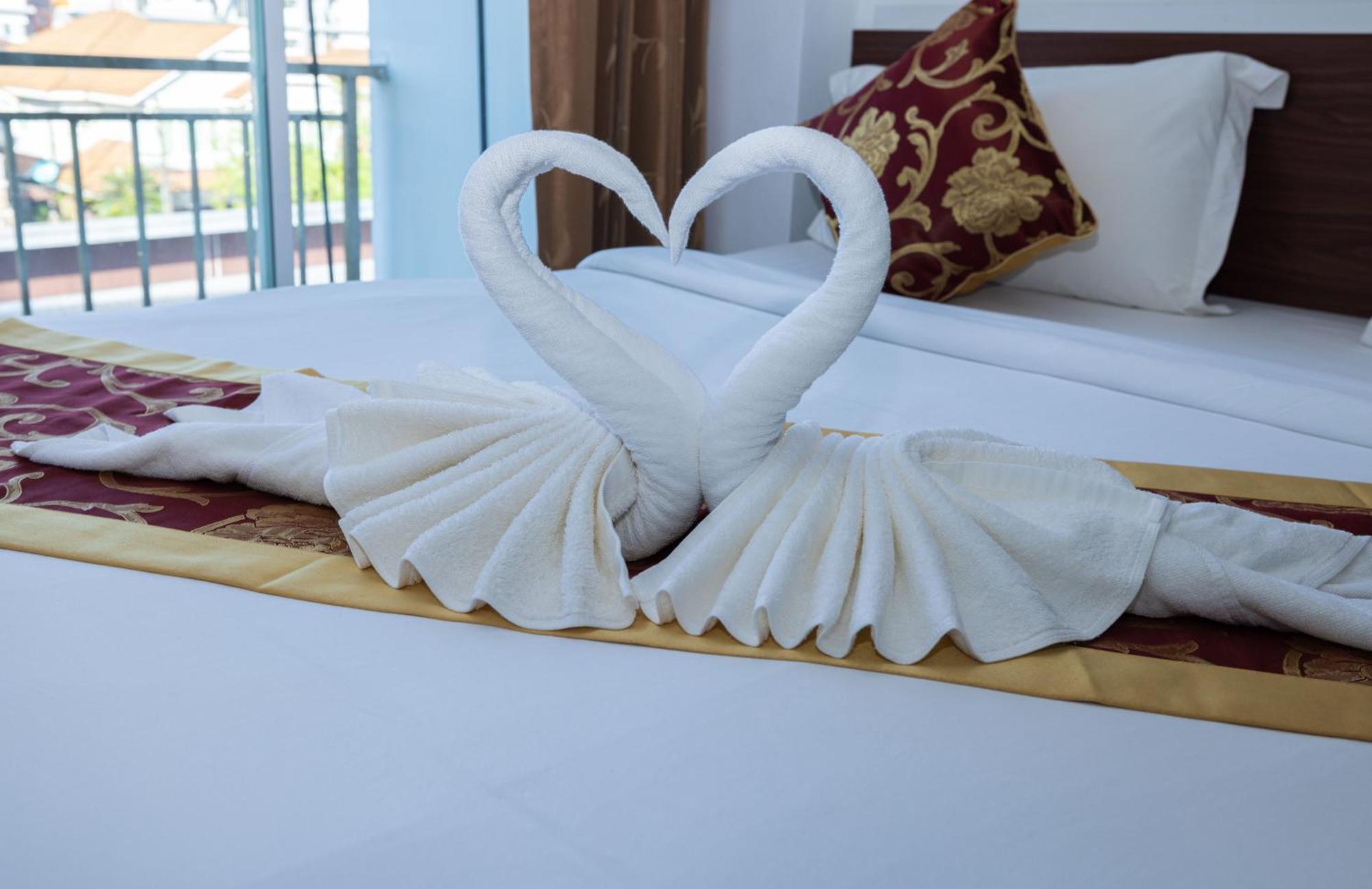 Happy 99 Guest House Patong Buitenkant foto