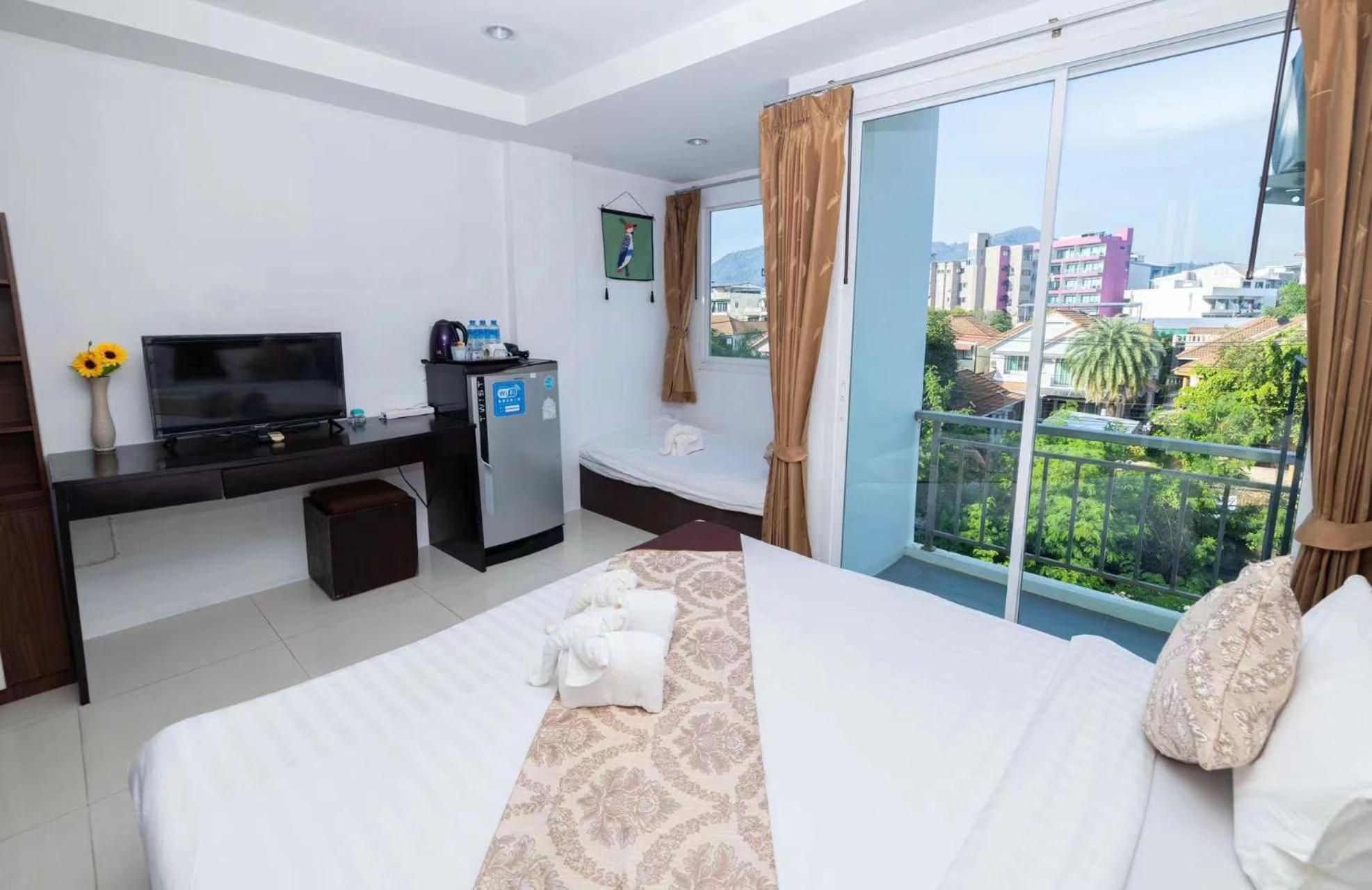 Happy 99 Guest House Patong Buitenkant foto