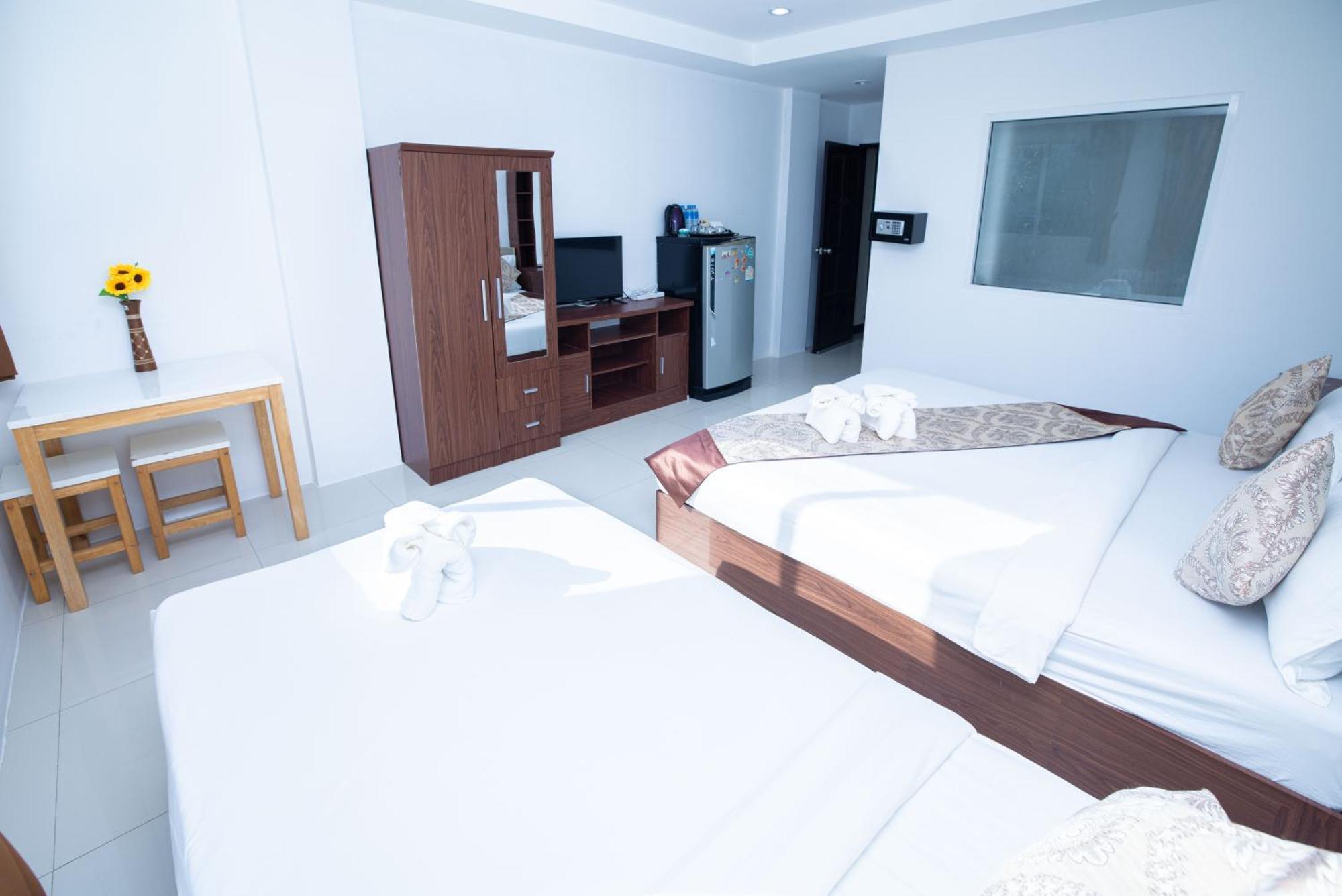 Happy 99 Guest House Patong Buitenkant foto