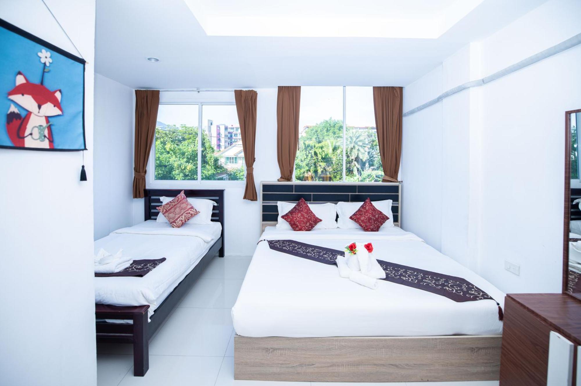 Happy 99 Guest House Patong Buitenkant foto