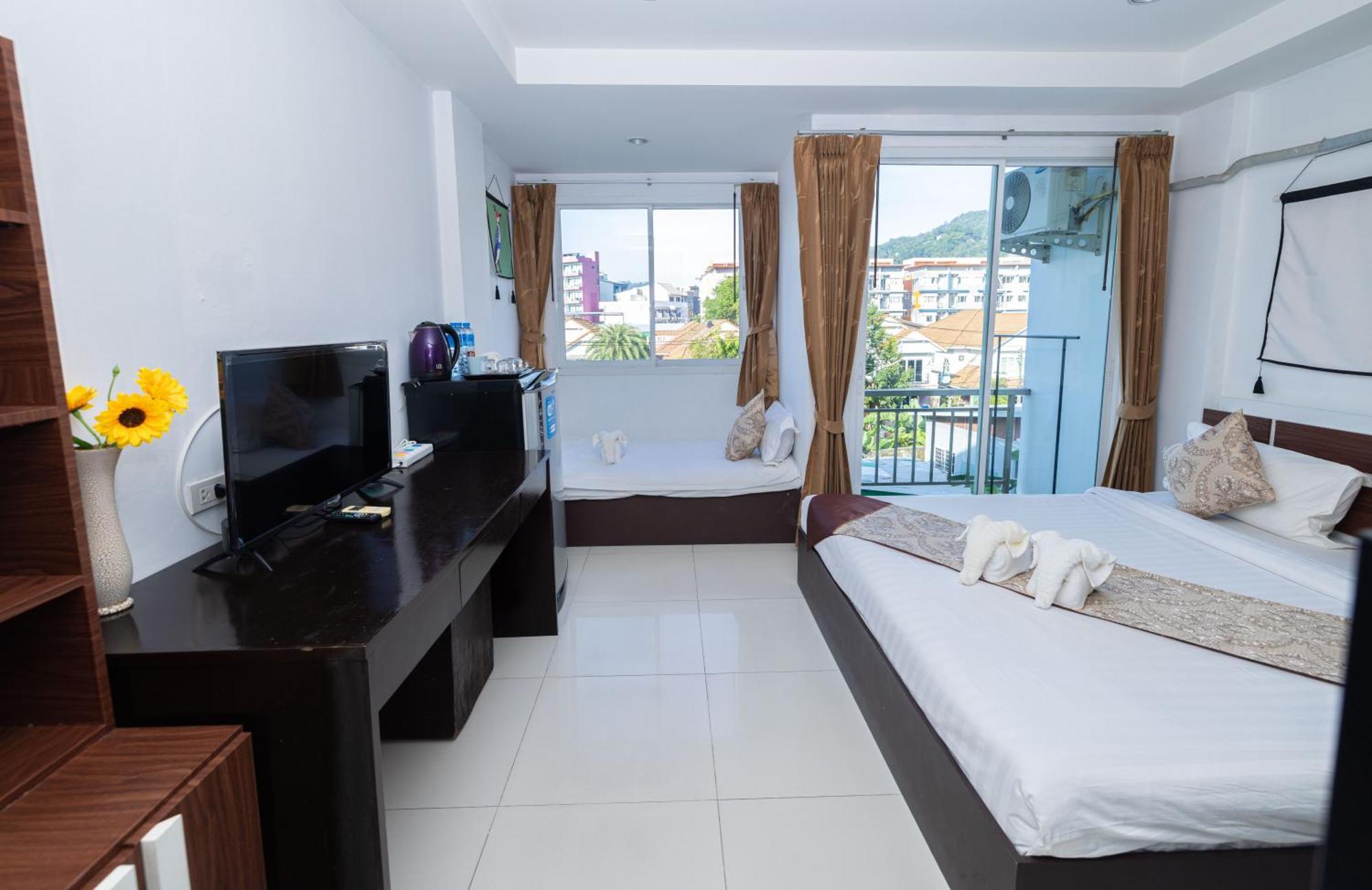 Happy 99 Guest House Patong Buitenkant foto