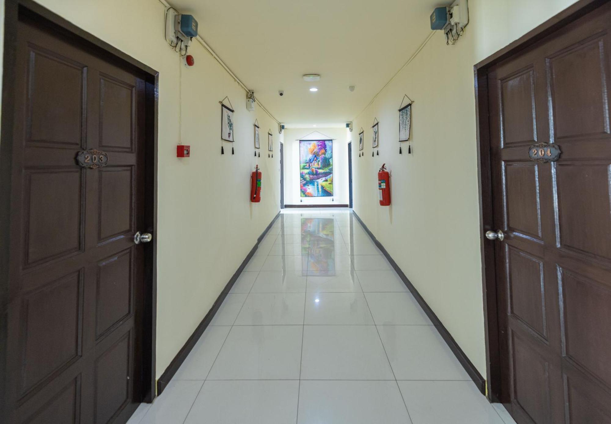 Happy 99 Guest House Patong Buitenkant foto