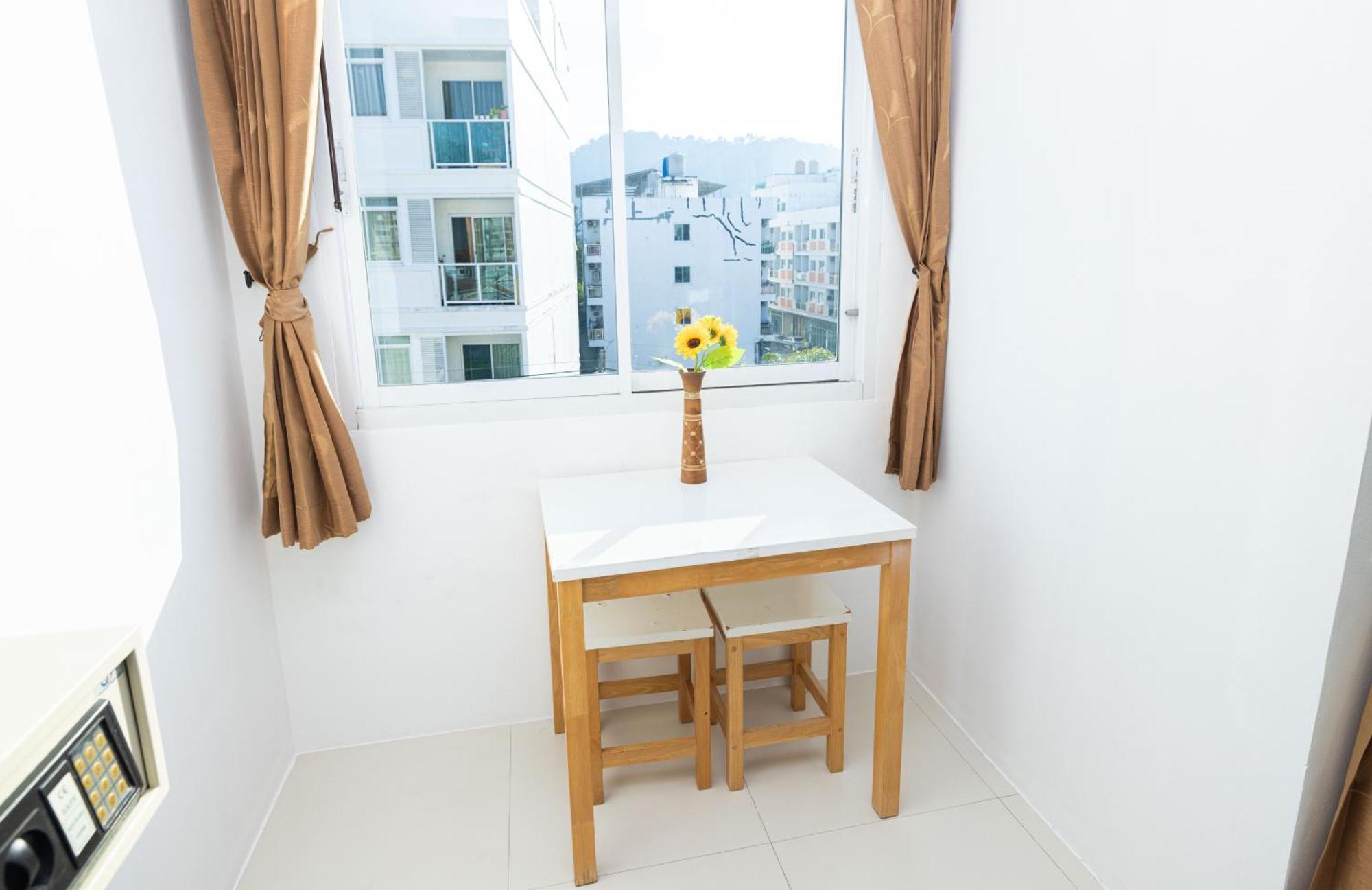 Happy 99 Guest House Patong Buitenkant foto