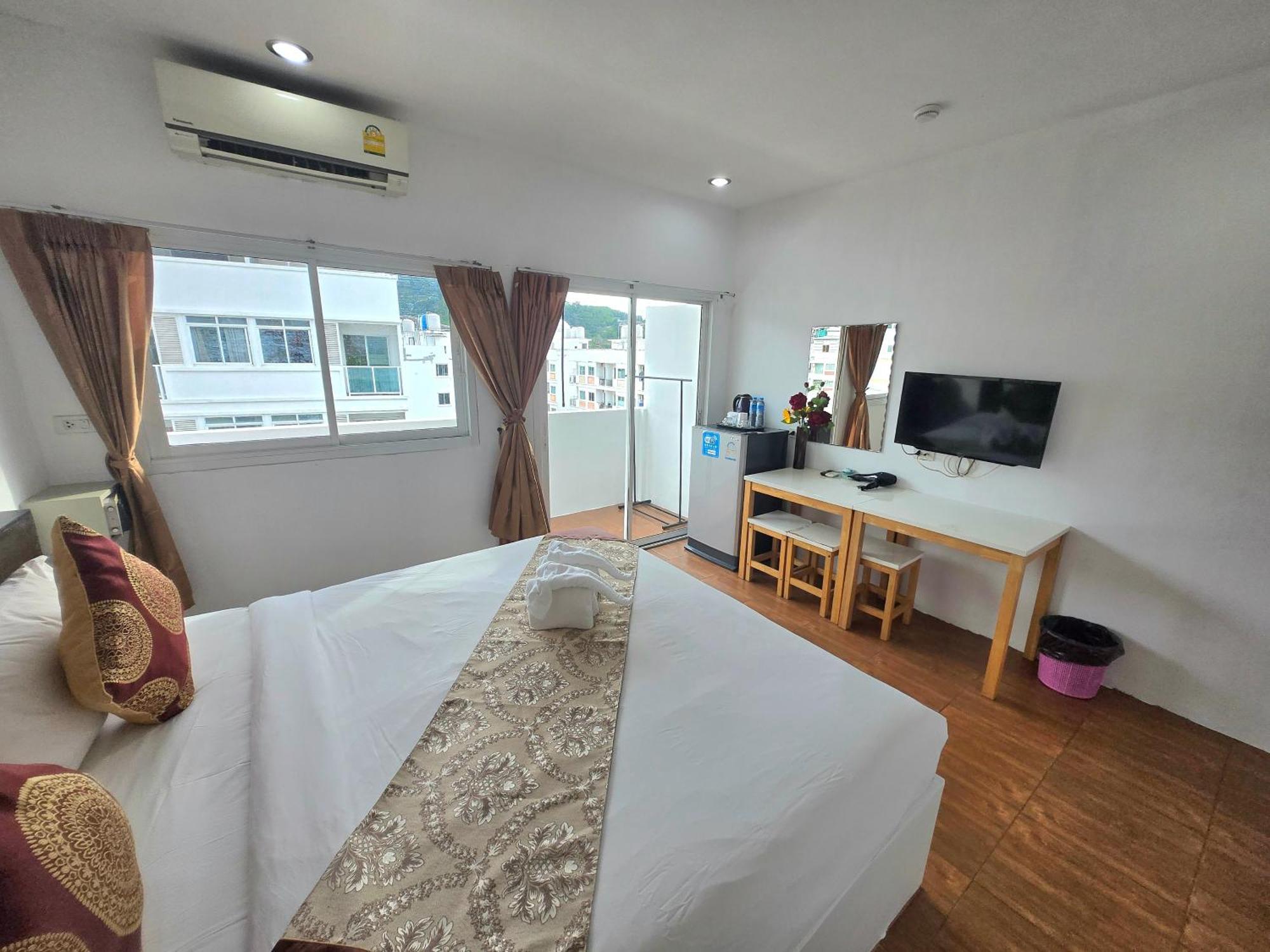 Happy 99 Guest House Patong Buitenkant foto