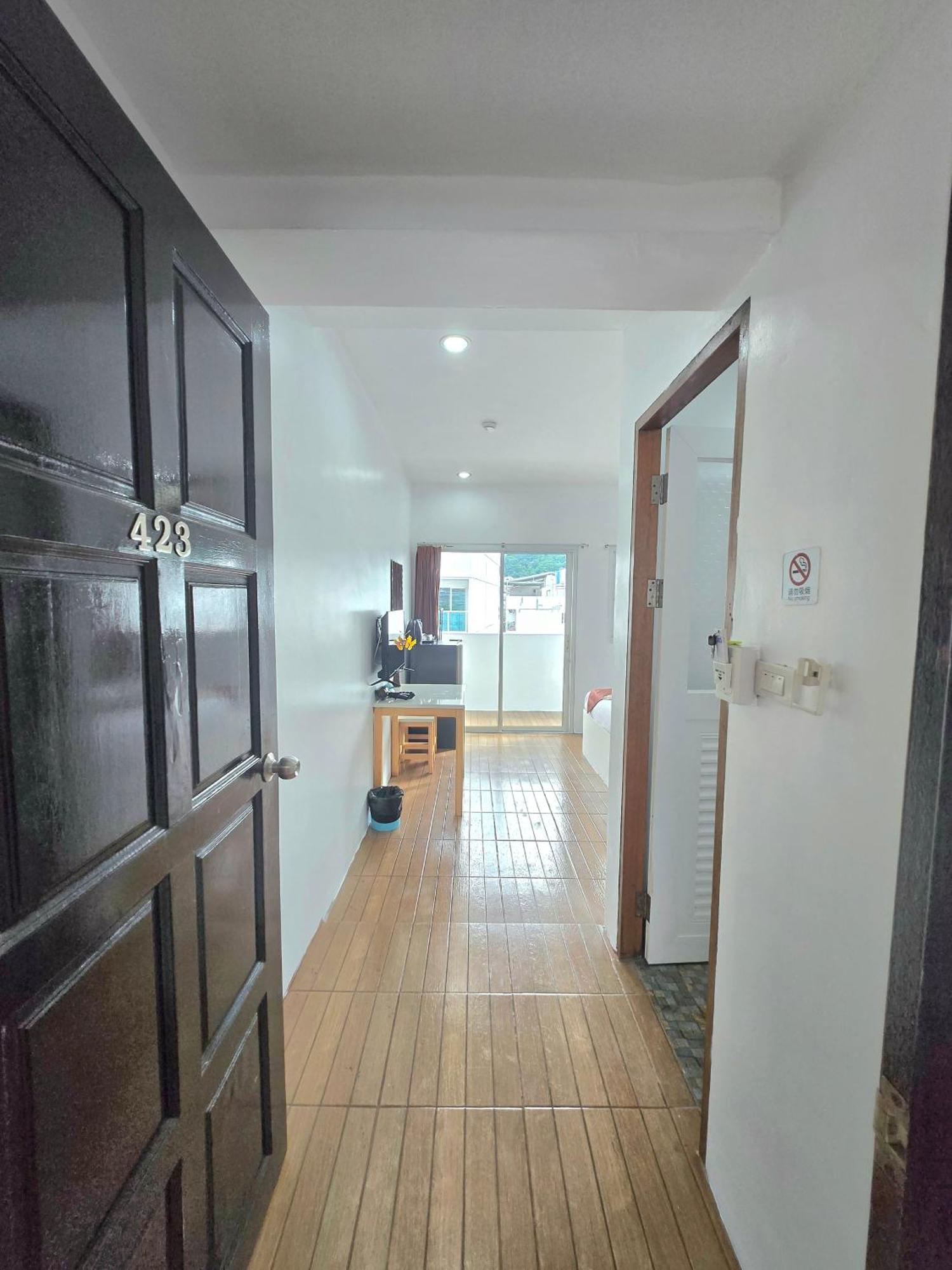 Happy 99 Guest House Patong Buitenkant foto
