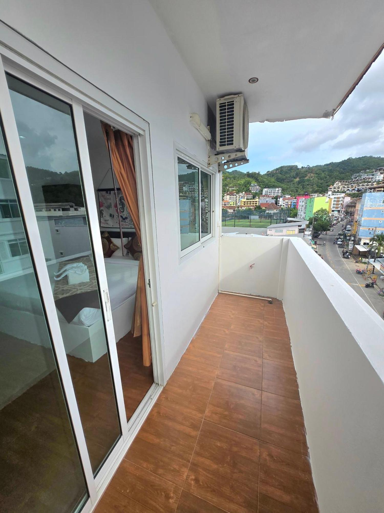 Happy 99 Guest House Patong Buitenkant foto