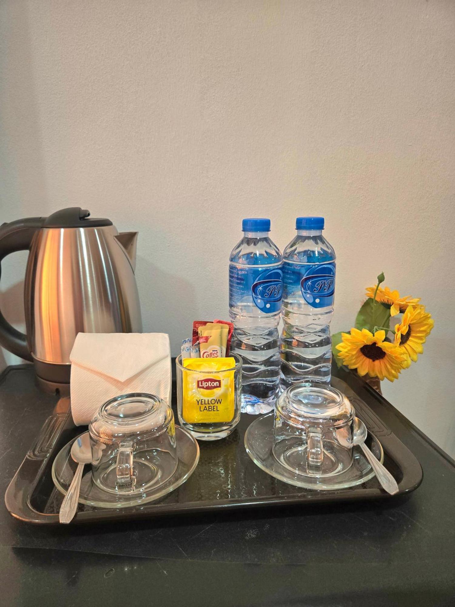 Happy 99 Guest House Patong Buitenkant foto