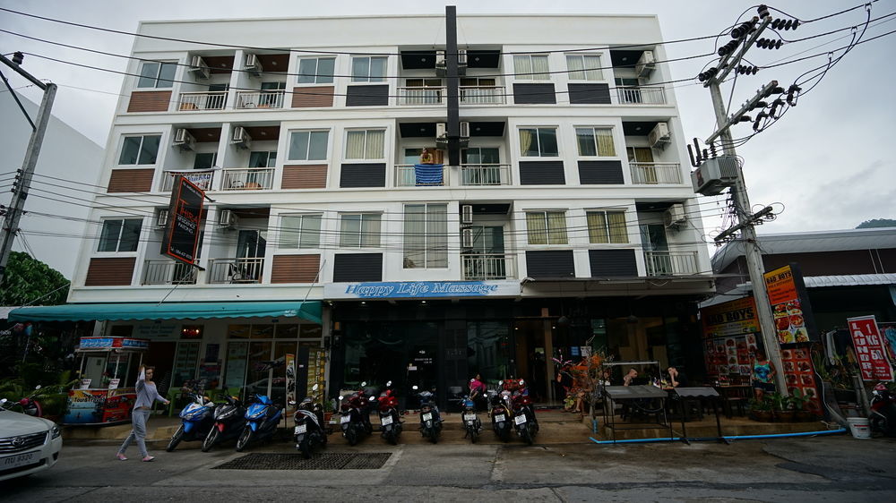 Happy 99 Guest House Patong Buitenkant foto