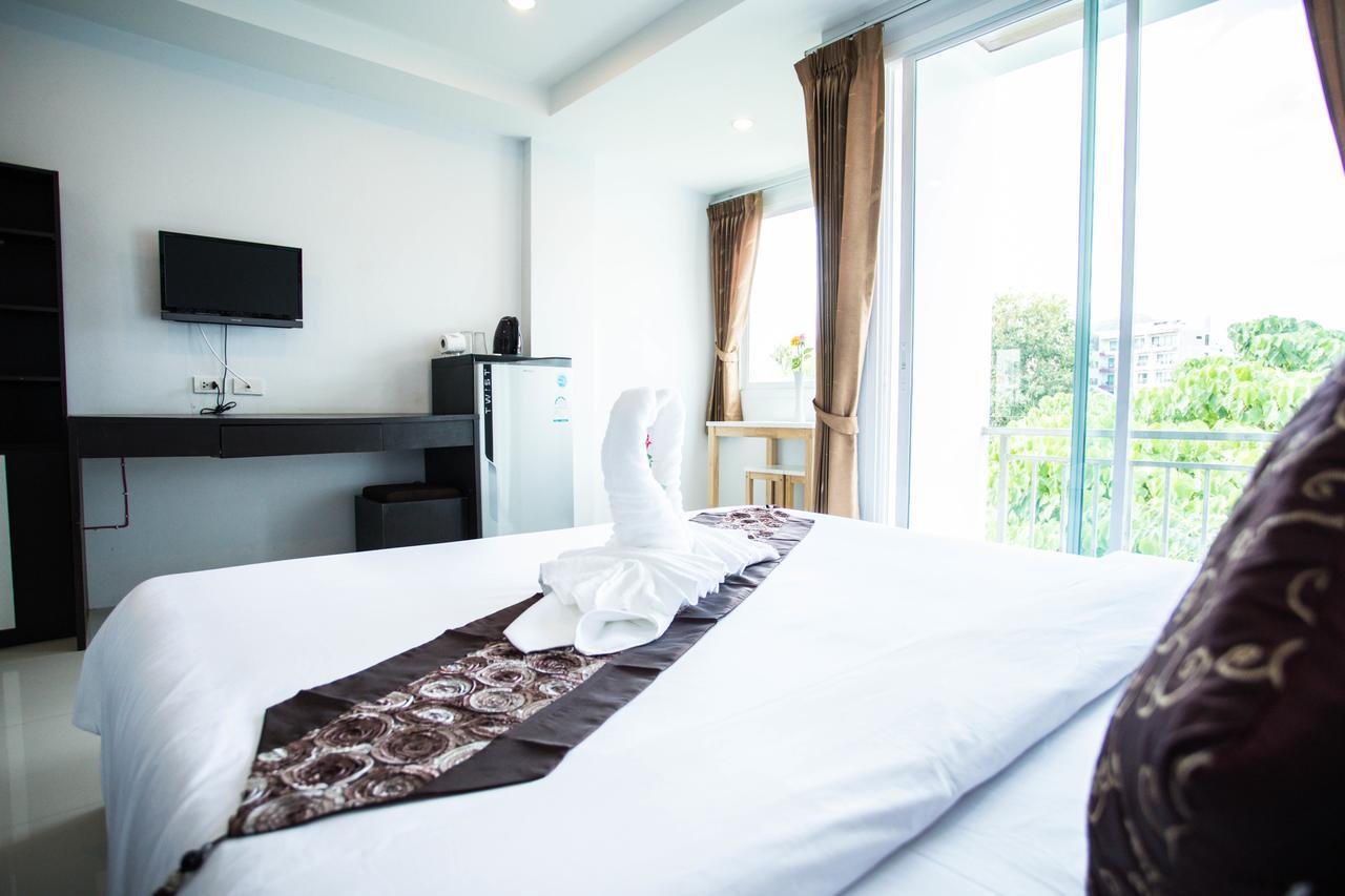 Happy 99 Guest House Patong Buitenkant foto