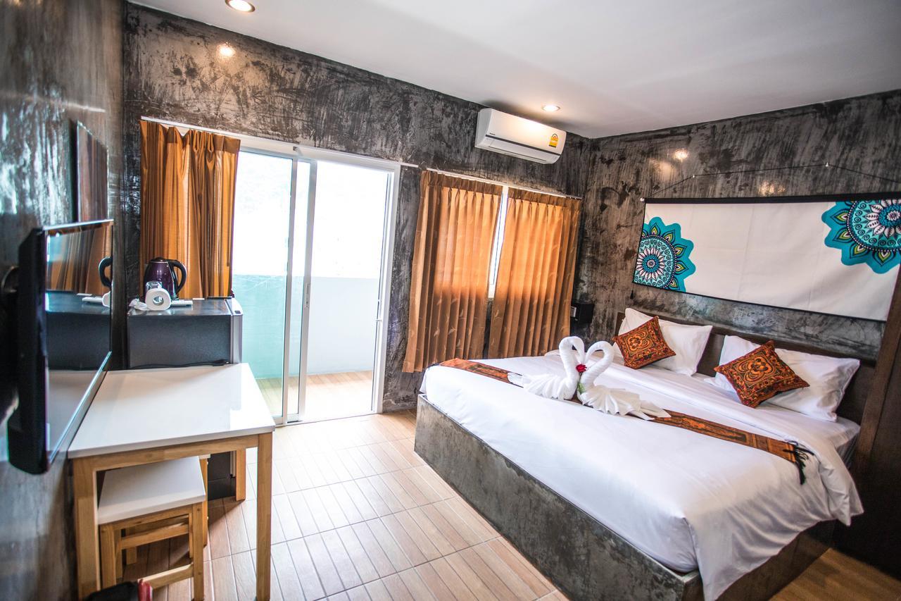 Happy 99 Guest House Patong Buitenkant foto
