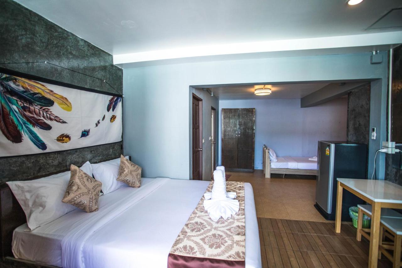 Happy 99 Guest House Patong Buitenkant foto