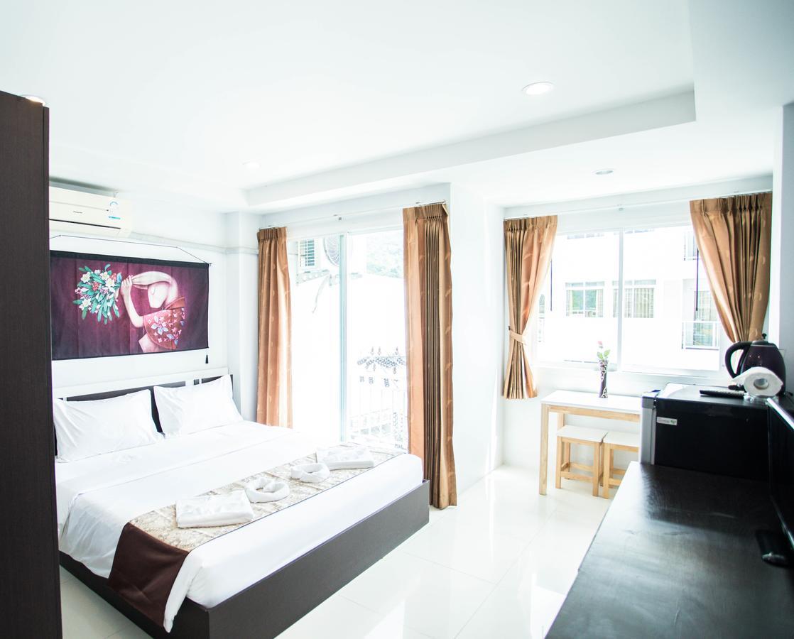 Happy 99 Guest House Patong Buitenkant foto