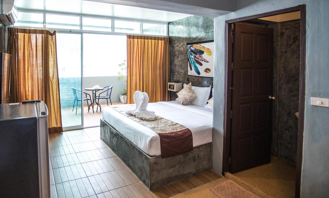 Happy 99 Guest House Patong Buitenkant foto