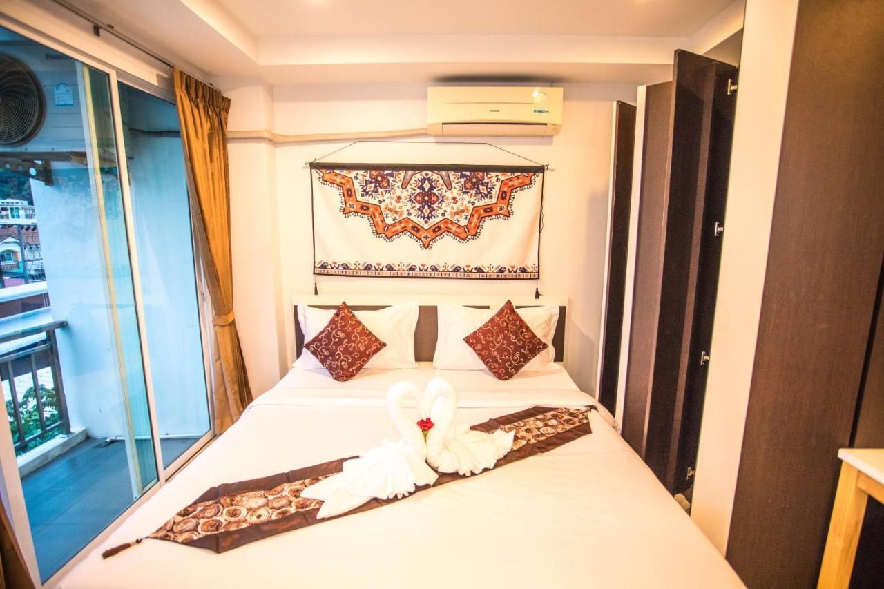 Happy 99 Guest House Patong Buitenkant foto